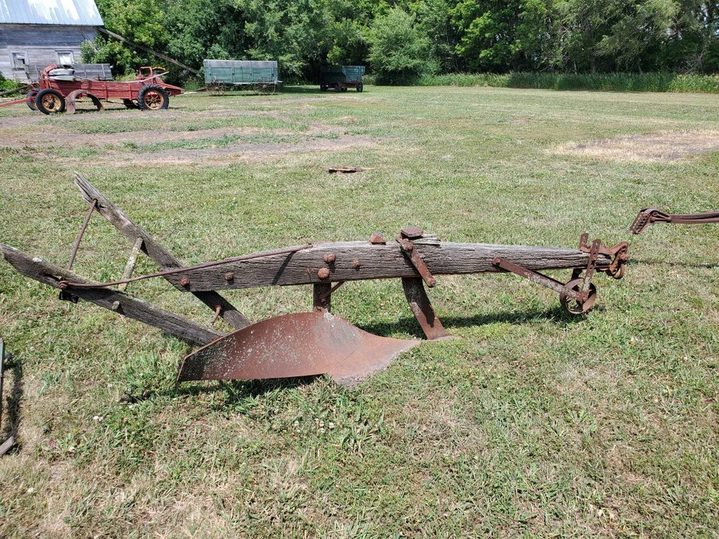 ANTIQUE HORSE DRAWN SINGLE BOTTOM PLOW
