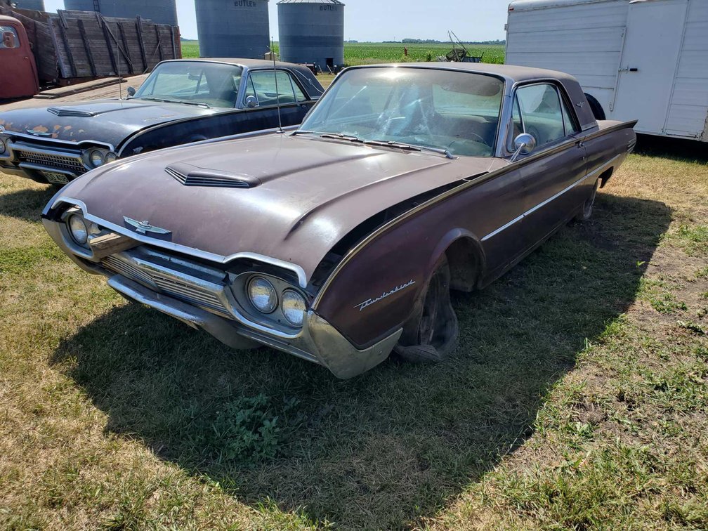 1961 FORD THUNDERBIRD, BRAKES LOCKED UP - NO LOADING ASSISTANCE, VIN# 1Y71Z125475, 68,054 MI SHOWN