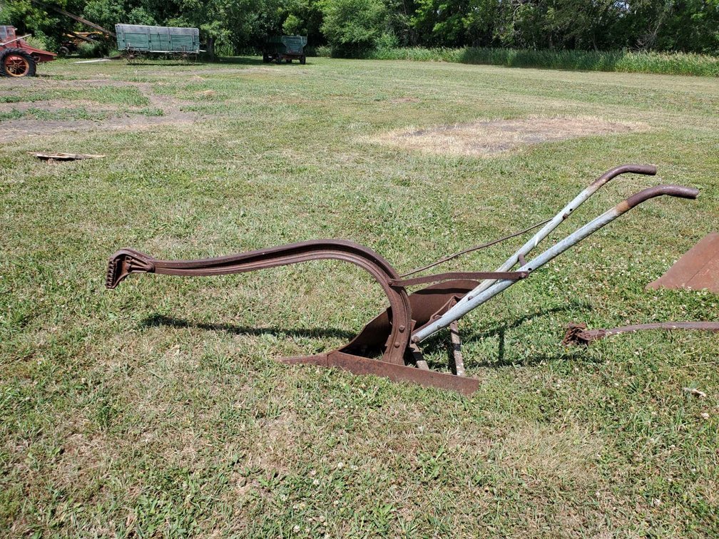 ANTIQUE HORSE DRAWN SINGLE BOTTOM PLOW