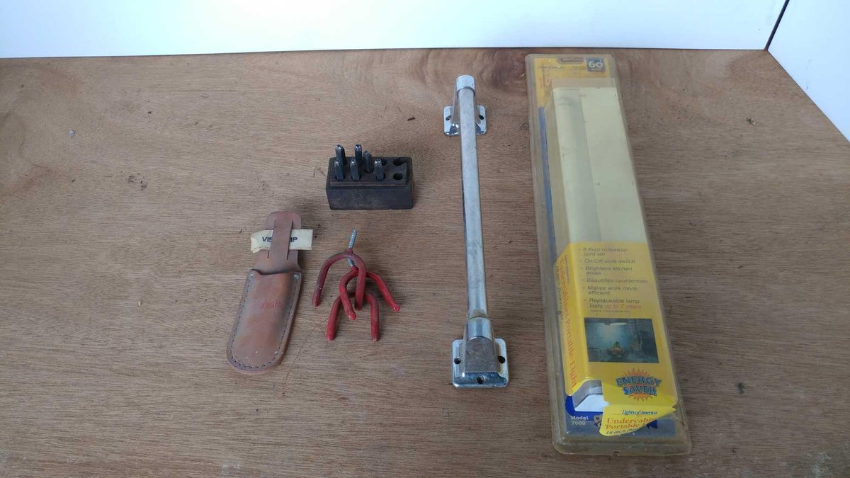 UNDER CABINET 18" PORTABLE LIGHT (UNKNOWN CONDITION), METAL LETTER STAMPS, AND OTHER MISC ITEMS