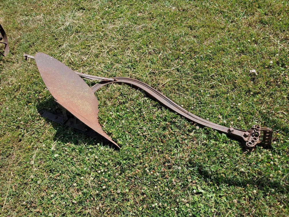 SINGLE PLOW BLADE & FRAME