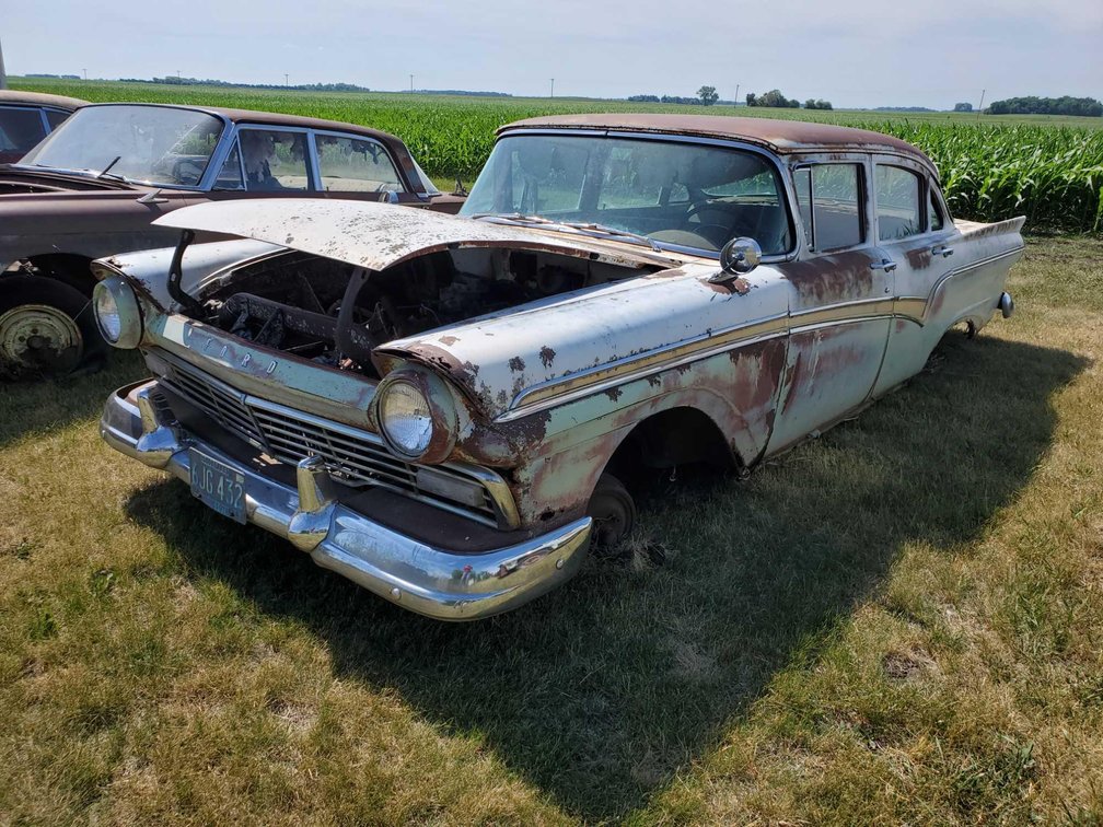 1957 FORD, FRAME - BODY - ENGINE