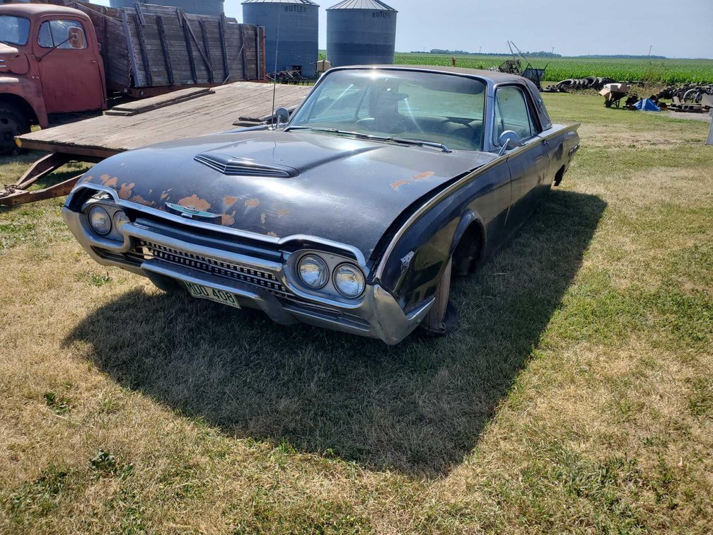 (TITLE) 1962 FORD THUNDERBIRD, BRAKES LOCKED UP - NO LOADING ASSISTANCE, VIN# 2Y87Z133022, 57,229 MI