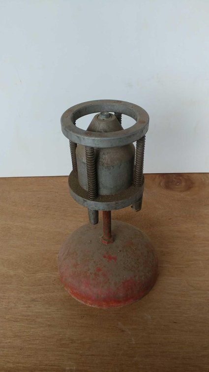 VINTAGE WORKING TIRE BALANCER