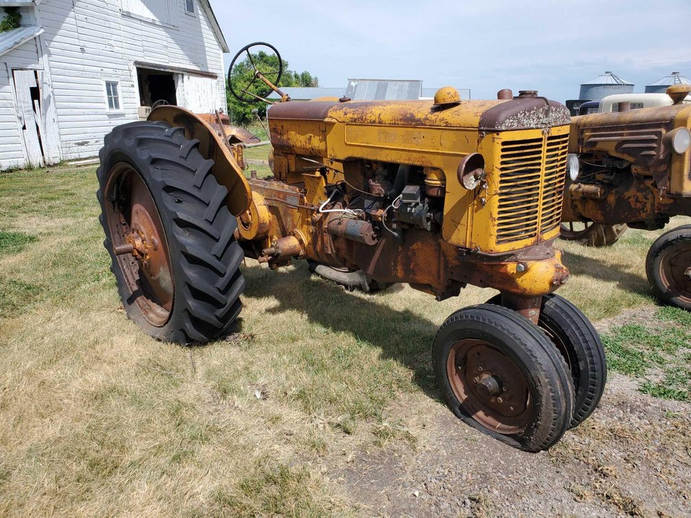 MINNEAPOLIS MOLINE Z TRACTOR, NARROW FRONT, PTO, 13.6-38 REARS, NOT STUCK, SN# 00608368