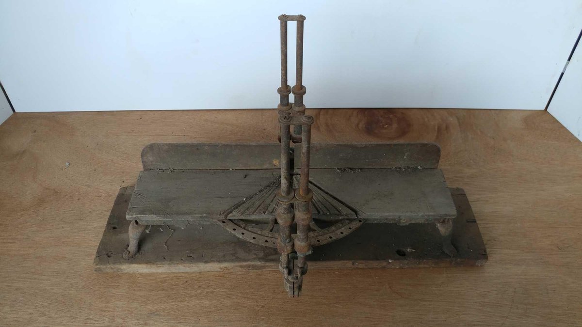 VINTAGE MITRE BOX