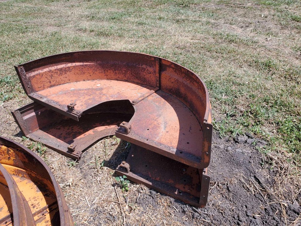 (2) ALLIS CHALMERS TRACTOR FENDERS