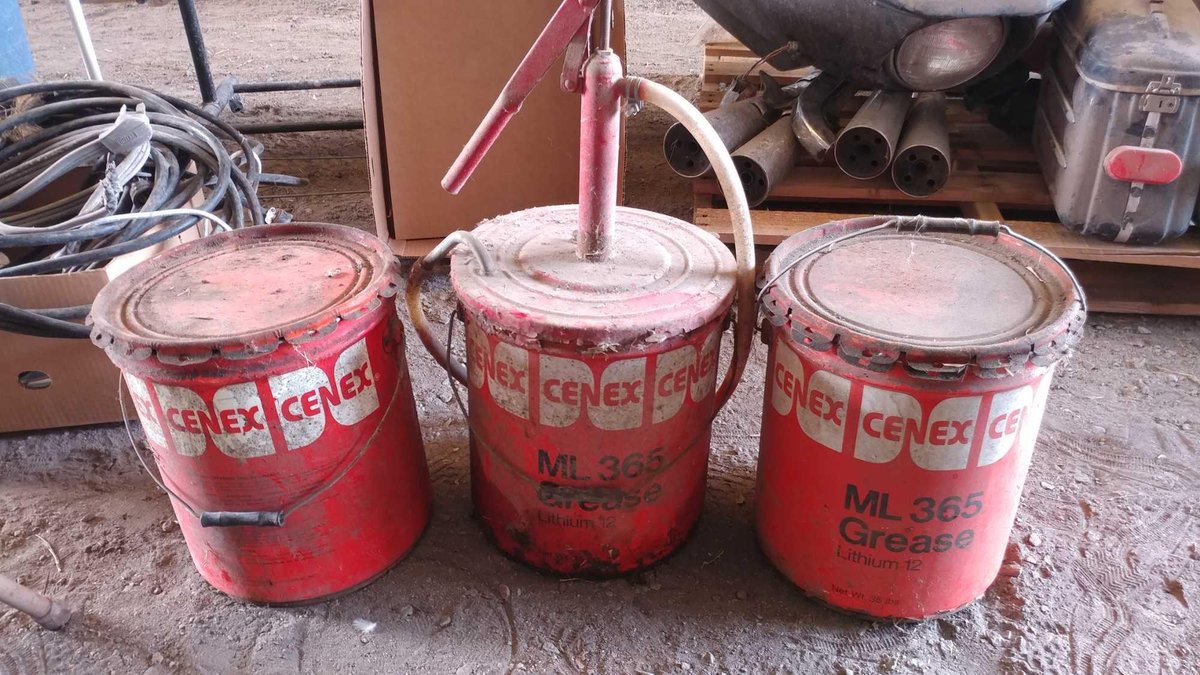 (3) VINTAGE METAL OIL CANS
