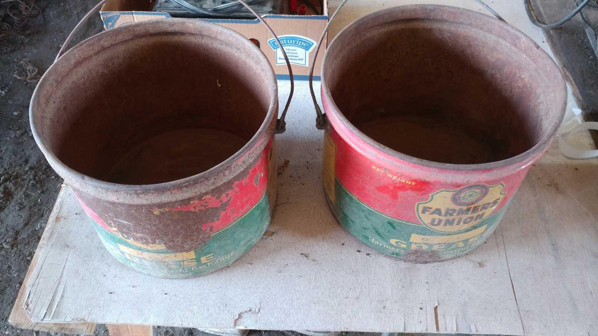 (2) VINTAGE METAL OIL CANS (NO LIDS)
