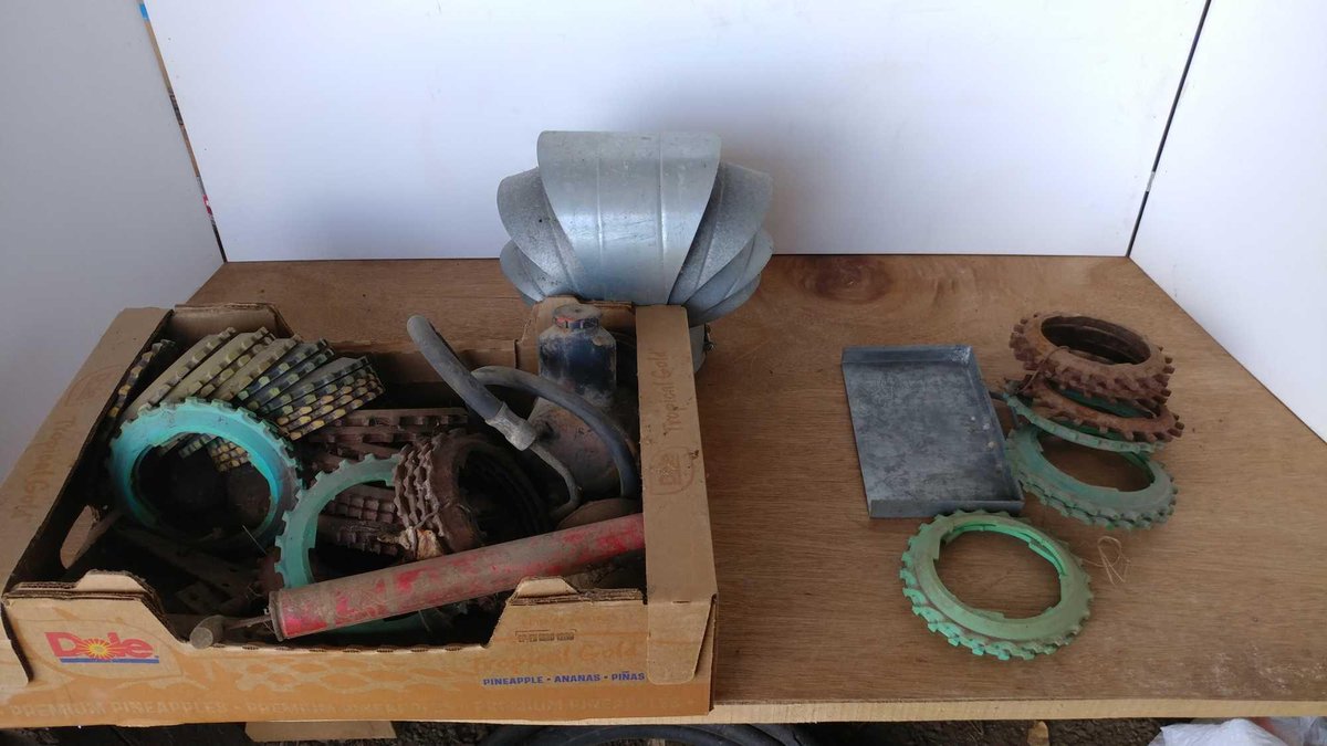 ASSORTMENT OF PLANTER PLATES