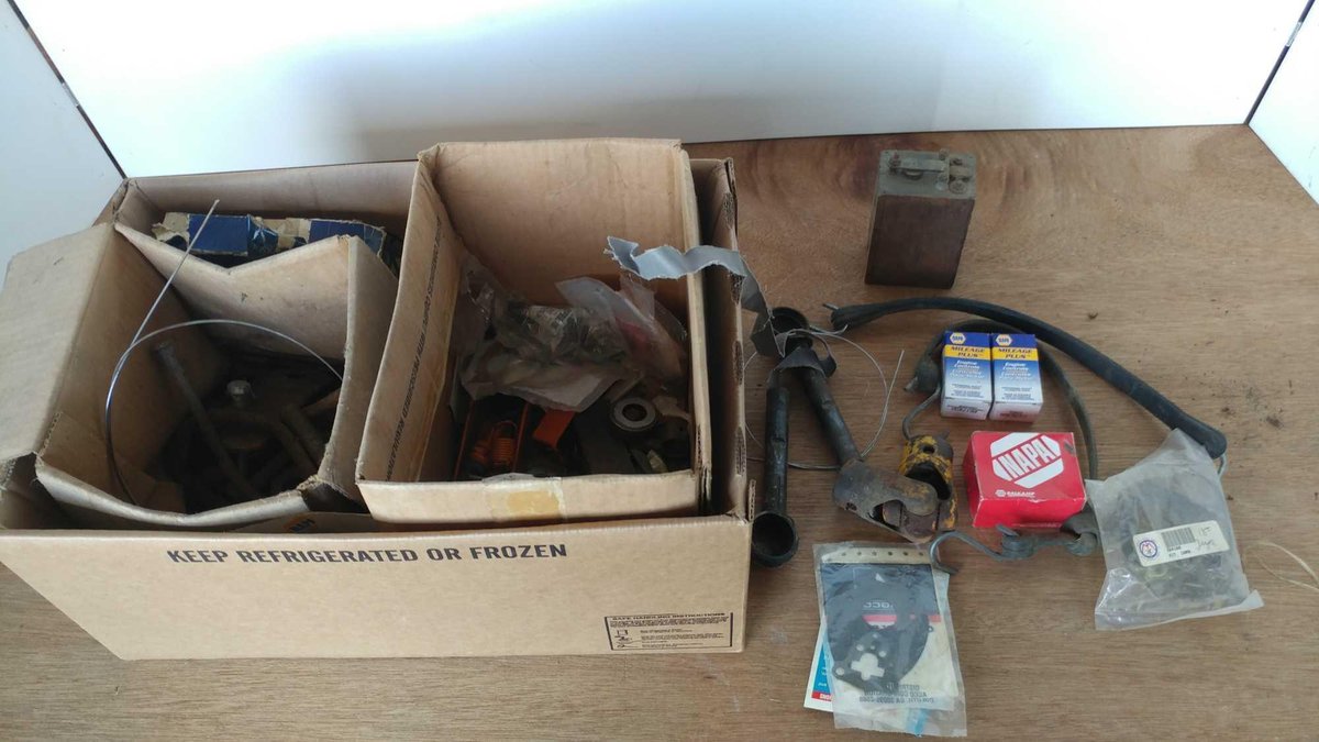 ASSORTMENT OF MISC HARDWARE