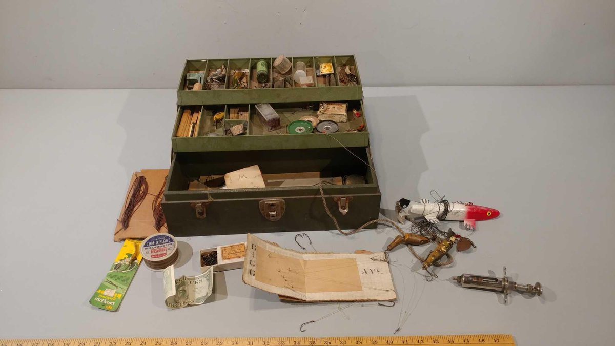 METAL TACKLE BOX WITH ASSORTMENT OF VINTAGE FISHING LURES AND GEAR