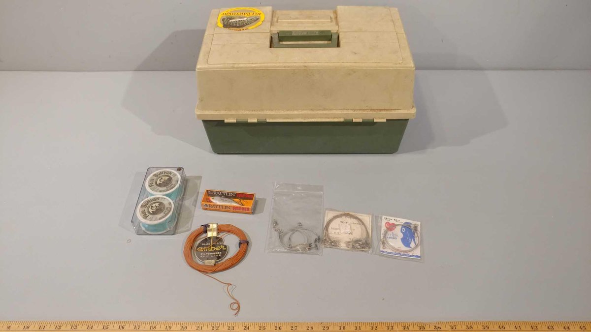 PLASTIC PLANO TACKLE BOX, WIRE LEADERS, AND OTHER MISC FISHING LURES/GEAR