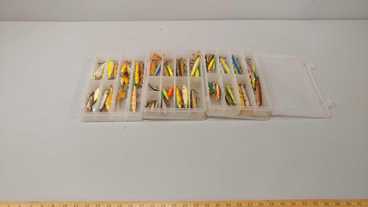ASSORTMENT OF JERKBAITS, HUSKY JERK, AND OTHER MISC HARD BAITS