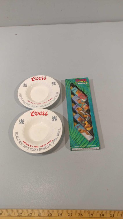 CLUB CAMEL CIGARETTE LIGHTER SET AND (2) COORS LIGHT ASHTRAYS