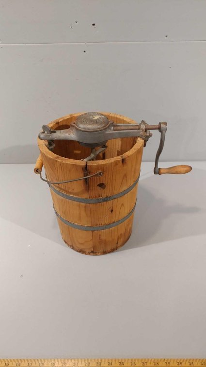 HAND-CRANK VINTAGE ALASKA FREEZER ICE CREAM MAKER