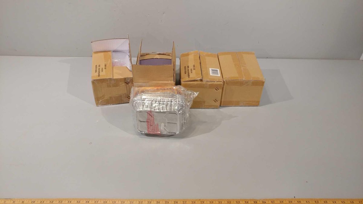 ASSORTMENT OF INDIVIDUAL ALUMINUM BAKING PANS