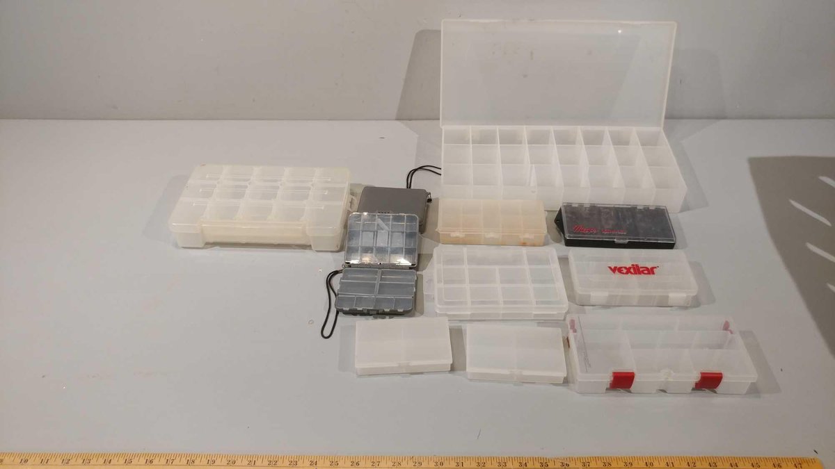 ASSORTMENT OF SMALLER TACKLE BOX ORGANIZERS