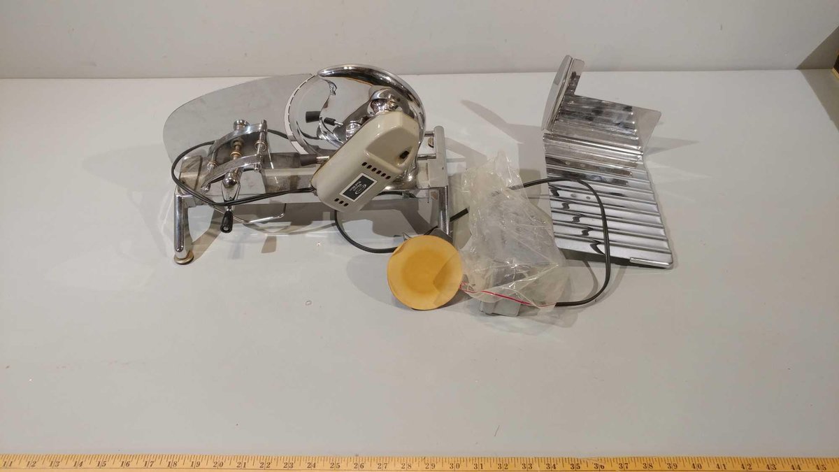 RIVAL ELECTRIC MEAT SLICER (TURNS ON) (CONDITION UNKNOWN)