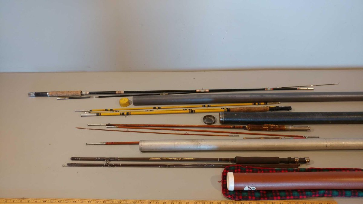 (4) VINTAGE TRAVEL FISHING RODS (ONE IS BROKEN)