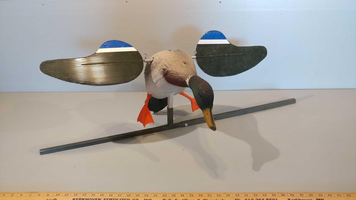 PLASTIC DUCK DECOY W/ ROTATING WINGS