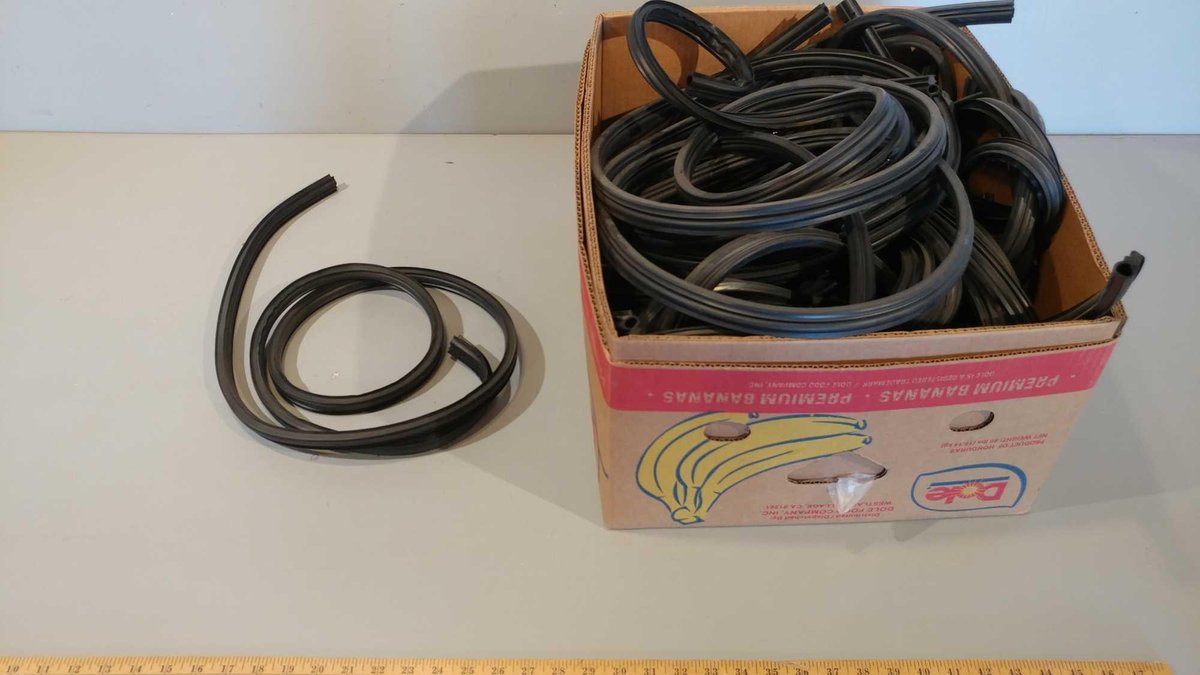LARGE ASSORTMENT OF RUBBER BULB SEAL TRIM