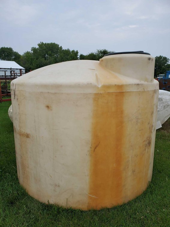 (I-241) 1,600 GAL POLY TANK