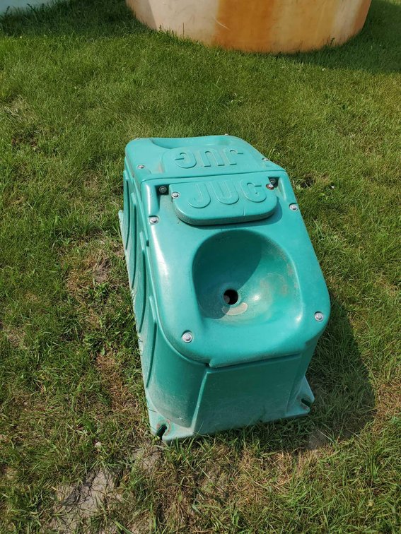 (I-247) USED JUG 2 HOLE AUTOMATIC WATERER ​​​​​​​