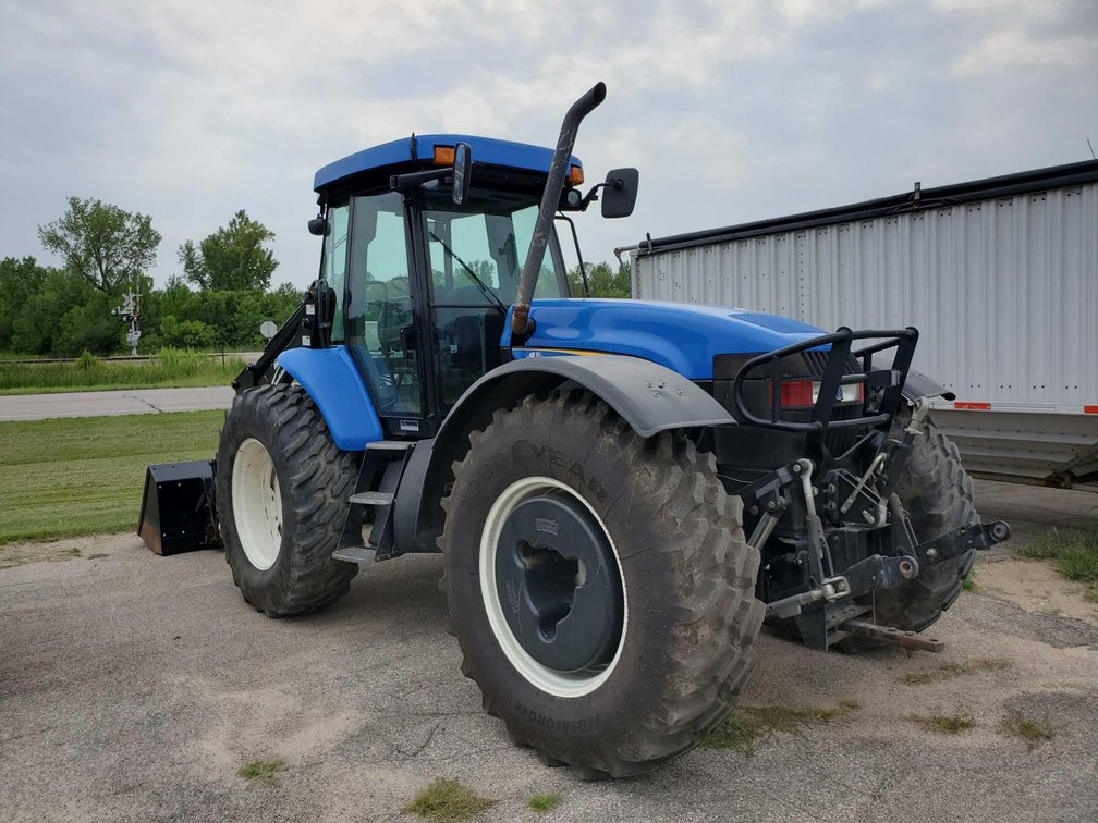 (I-667) NEW HOLLAND TV6070 BI-DIRECTIONAL TRACTOR, LOADER, 4,421 HRS, HEAT/AC, AM/FM,  NEWER HYDROST