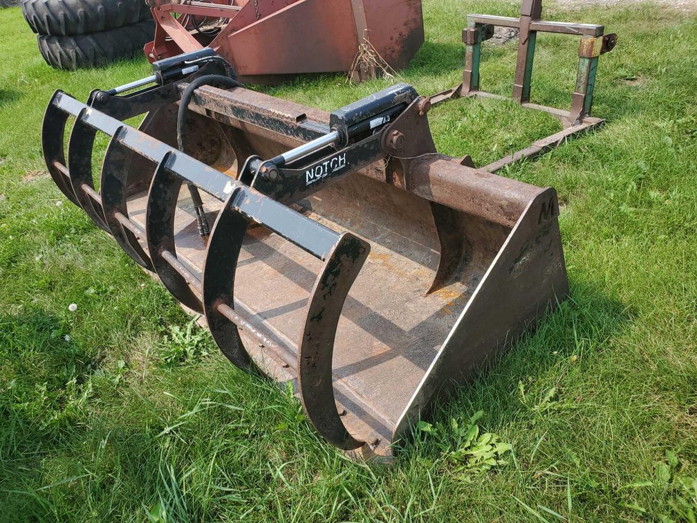 (I-250) NOTCH BRAND GRAPPLE BUCKET FITS FORD/NH BI-DIRECTIONAL 