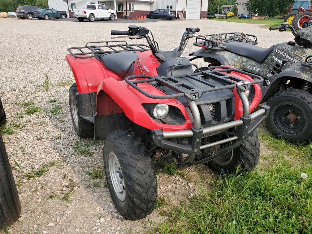 (I-32) 2005 YAMAHA GRIZZLY 660 4X4 4 WHEELER 4,743 MILES, 605 HRS (MANUAL & REGISTRATION CARD IN BAC