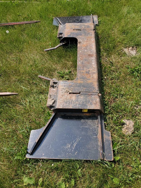 (I-254) ADAPTER FOR NH/FORD BI-DIRECTIONAL TO USE SKID LOADER ATTACHMENTS 