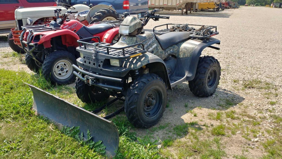 (I-656) 2001 POLARIS SPORTSMAN 500CC REMINGTON JUST OVER 500 MILES FOR FARM USE, WINCH, HAS TIRE CHA