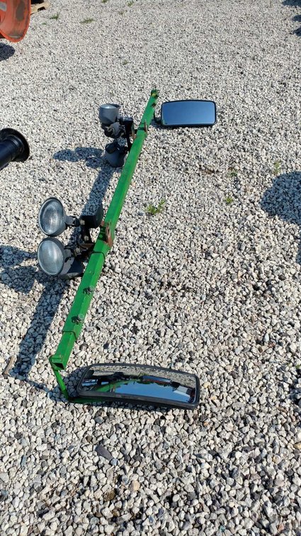 (I-735) LARGE MIRRORS WITH 3 LIGHTS ON EACH SIDE EXTENDS TO 8"-12" OR MORE 