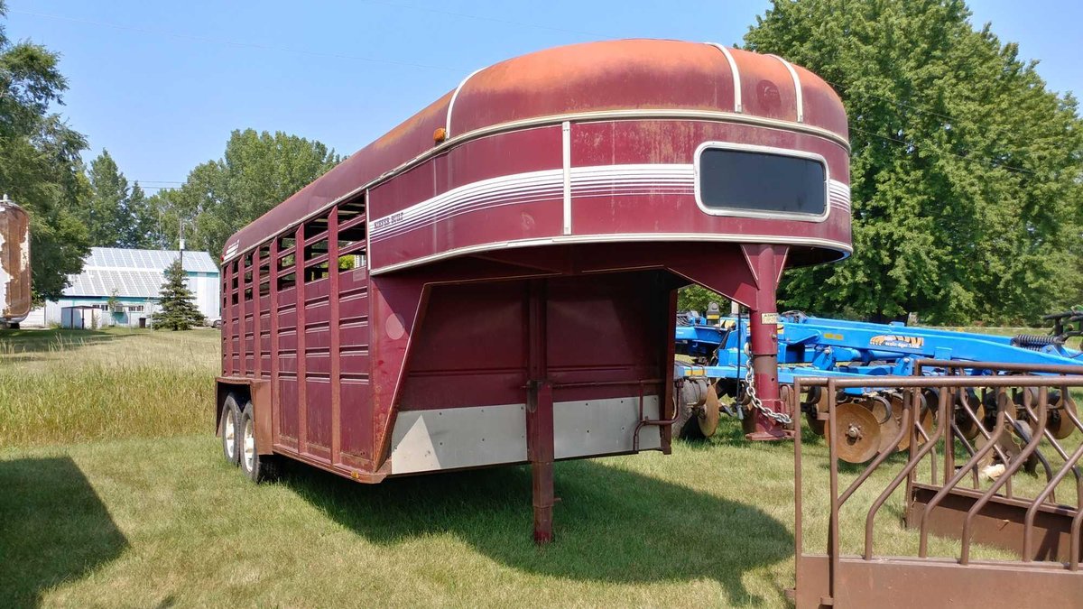 (I-661) (TITLE) 1991 KIEFER STEEL GOOSENECK LIVESTOCK TRAILER, 7'X16' CENTER DIVIDE GATE, WOOD FLOOR