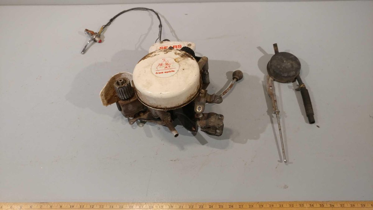(I-198) VINTAGE SEARS "FREE SPIRIT" BIKE ASSIST MOTOR