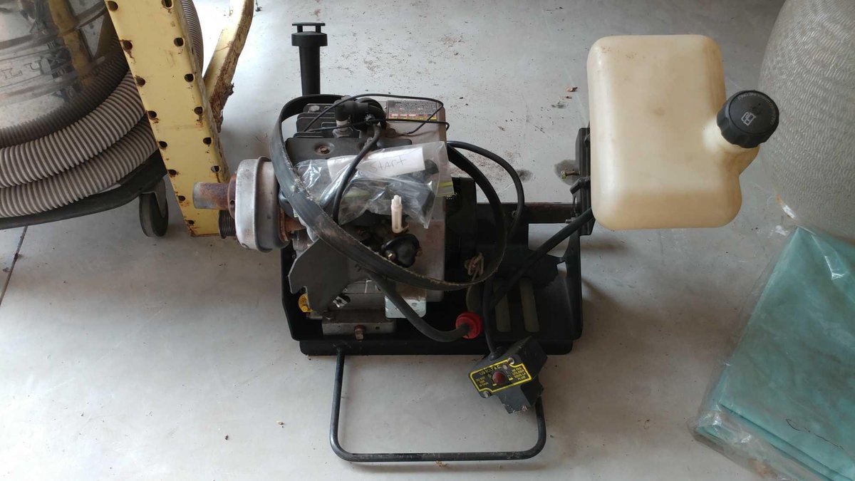 (I-210) 5HP BRIGGS & STRATTON ELECTRIC START ENGINE, (OFF A SNOWBLOWER) EXTENSION CORD, LAST USED IT