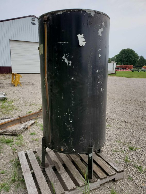(I-211) BLACK STEEL300 GAL TANK ON LEGS, 5 ' TANK  ​​​​​​