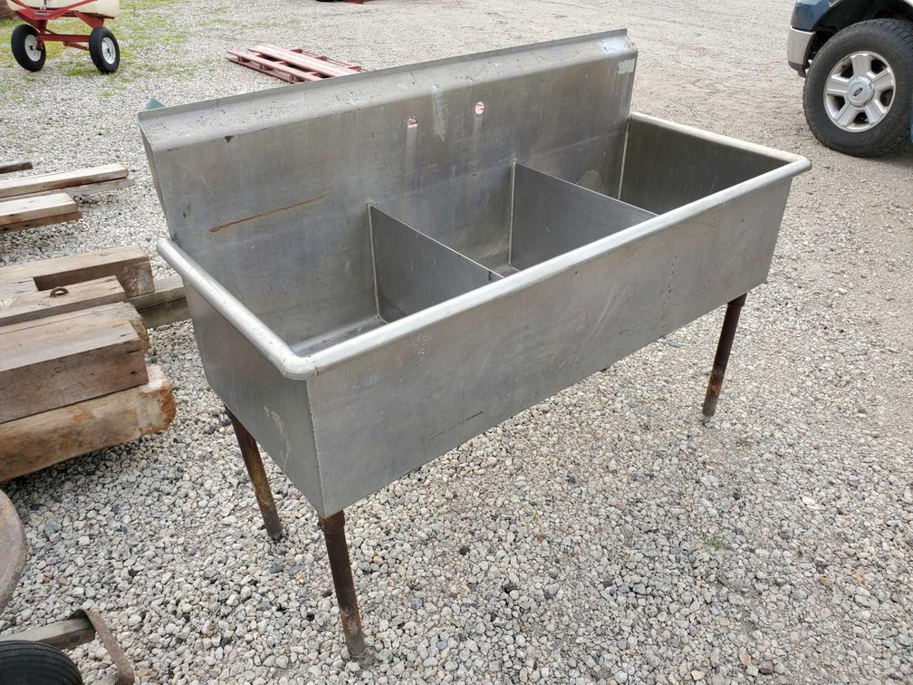 (I-219) 3 COMPARTMENT STAINLESS STEEL SINK 