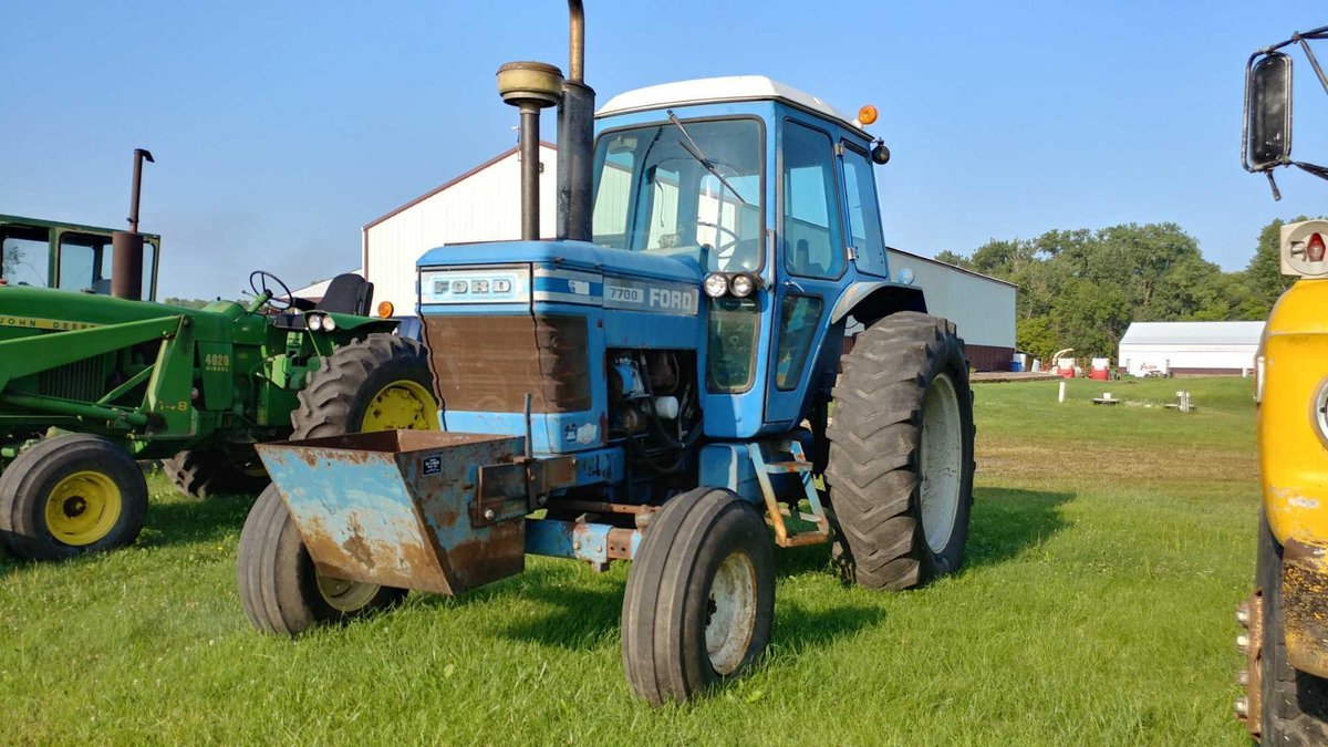 (I-678) FORD 7700 2WD TRACTOR 6,127 HRS SHOWING, 3 HYD, 540/1000PTO, HAS MECHANICAL ISSUES HYD AND P