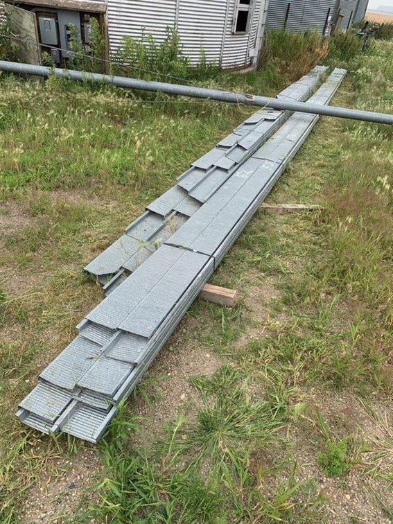 (I-233) AERATION BIN FLOOR OUT OF 48' BIN W/STANDS (LOCATED 2 MILES SE OF ZIELSDORF AUCTIONS FOR MOR