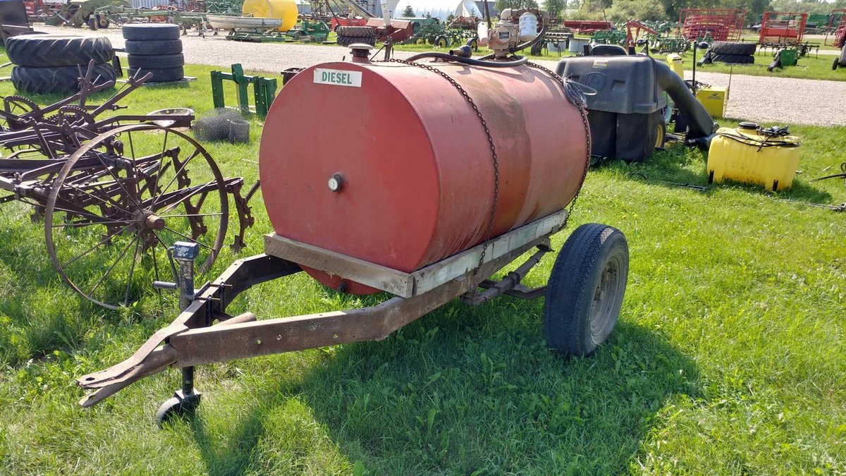 (I-815) 300 GAL FUEL TANK W. 12 VOLT PUMP ON 2 WHEEL TRAILER(NO TITLE OR REGISTRATION )