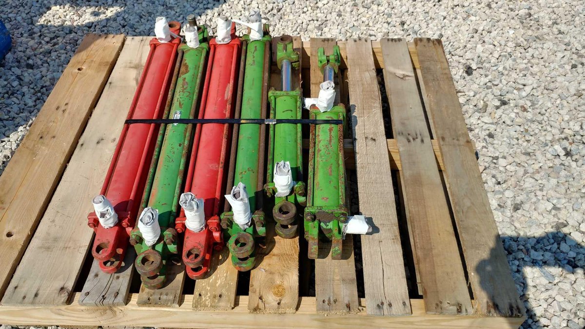 (I-824) (6) HYD CYLINDERS 