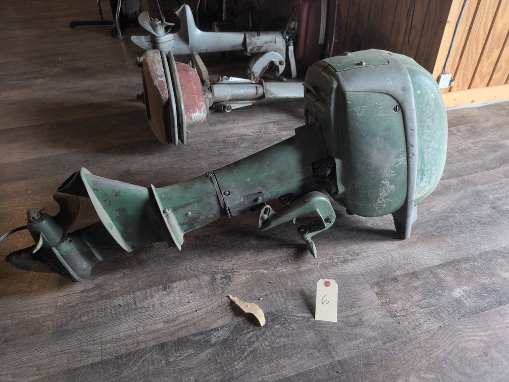 VINTAGE JOHNSON OUTBOARD MOTOR