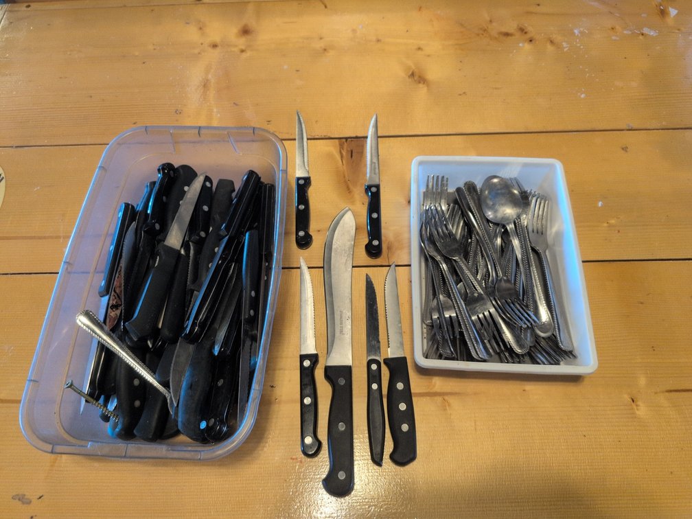 ASSORTMENT OF FLATWARE