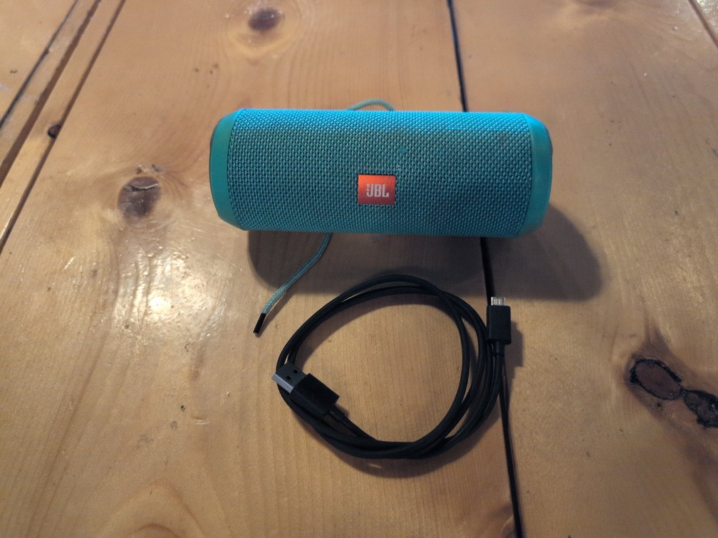JBL FLIP 3 SPEAKER AND CHARGER