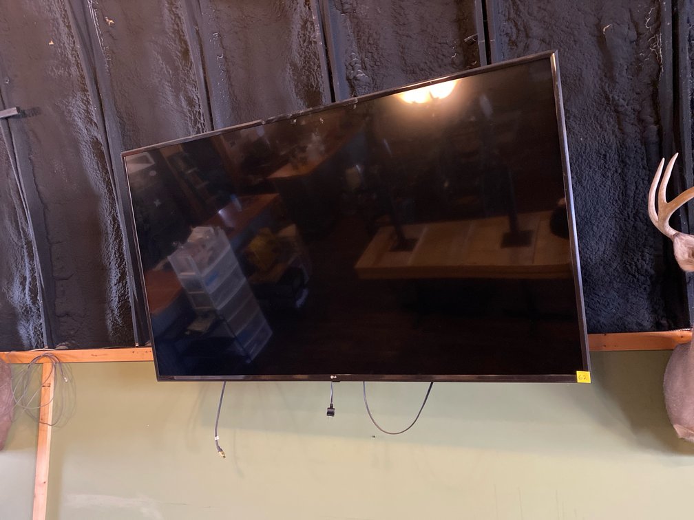 LG FLAT SCREEN TV