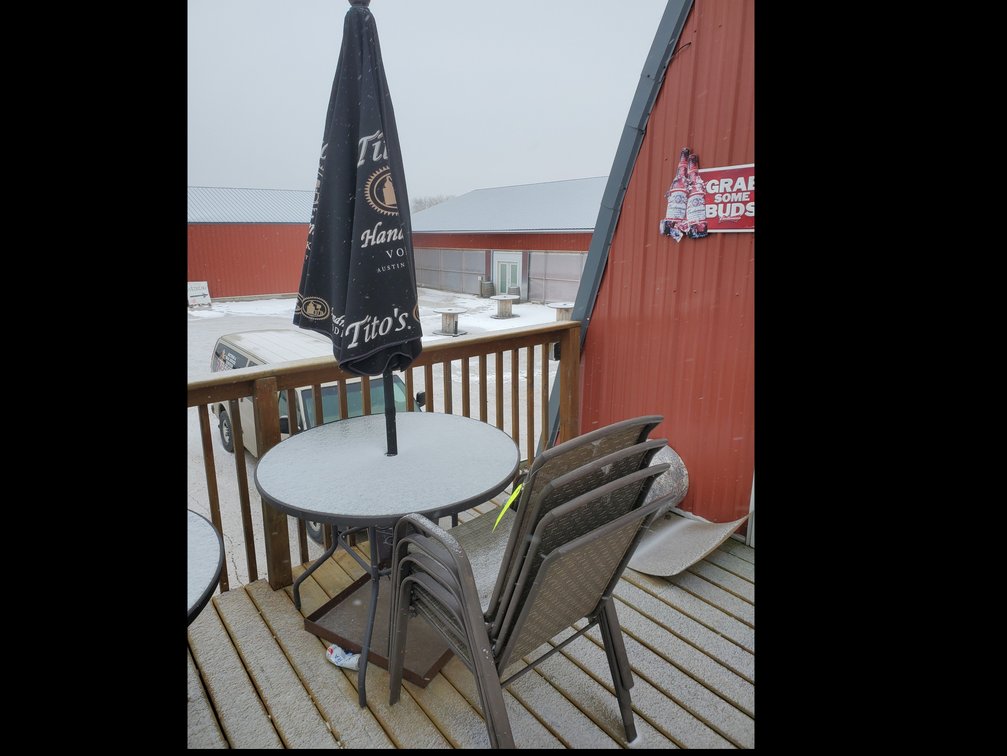 PATIO TABLE/CHAIRS