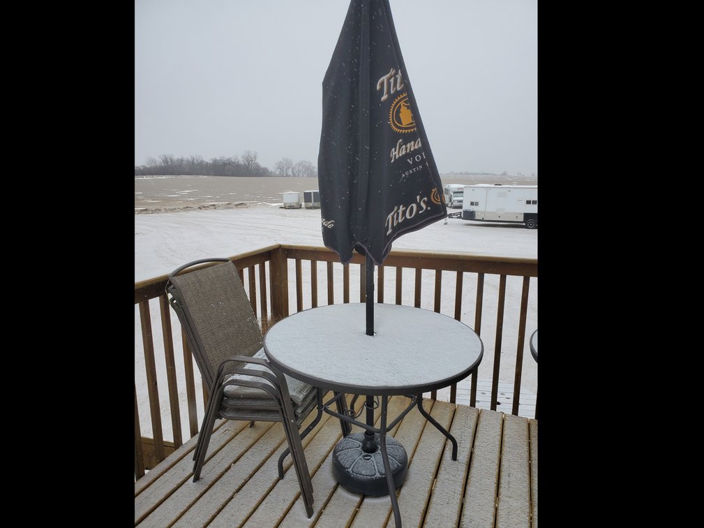 PATIO TABLE/CHAIRS