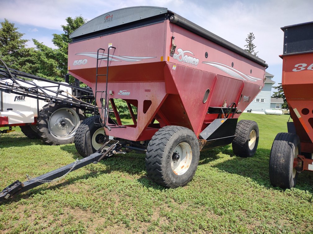 DEMCO 550 GRAVITY WAGON